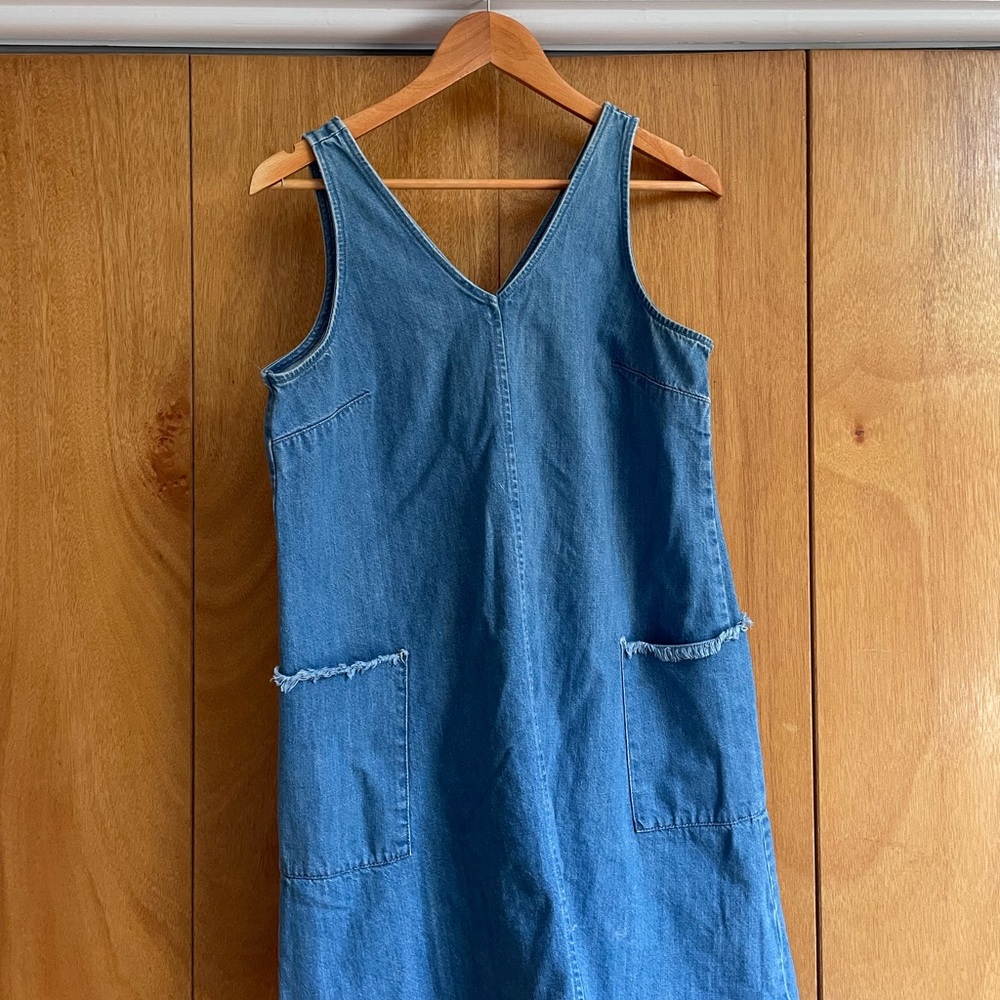 Denim Blue Sleeveless V-Neck Mini Dress Old Navy Size Medium with Pockets